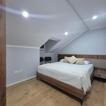 Apartment Flova *